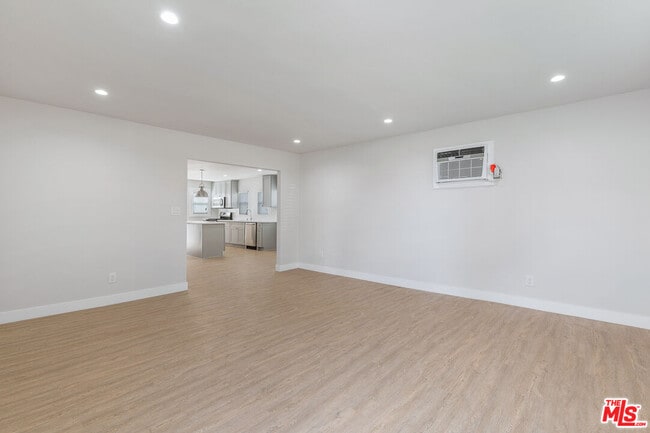 Building Photo - 2920 Alsace Ave