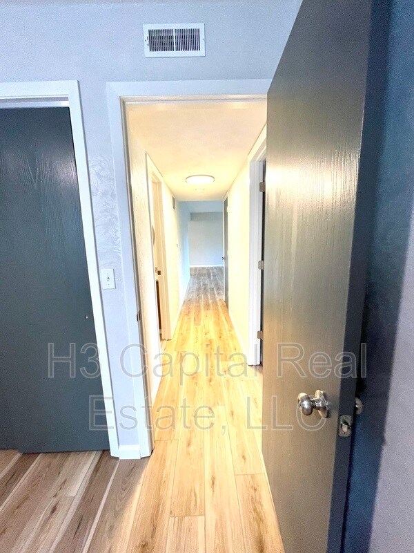 Building Photo - 130 Brookview Dr