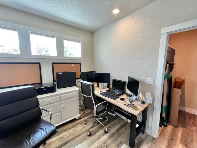 Building Photo - Beautiful 5 Bed House in North Fort Collins!