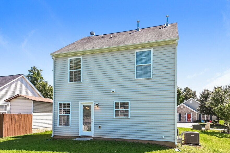 Building Photo - 933 Roxy St