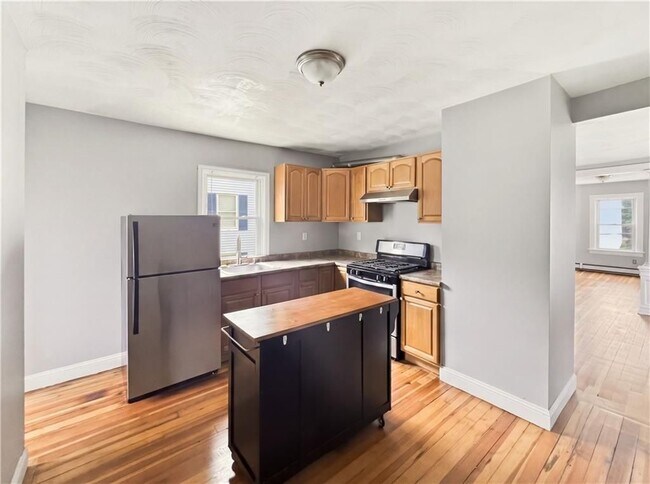 Building Photo - 362 Weeden St