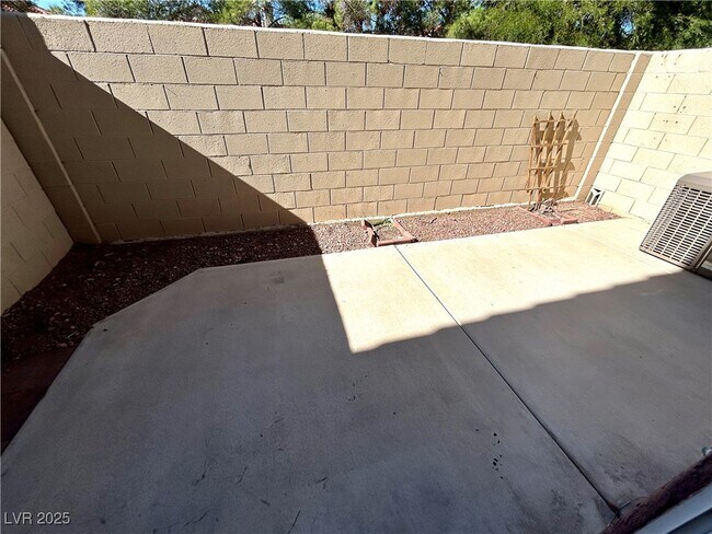 Building Photo - 2611 Glen Green Ave