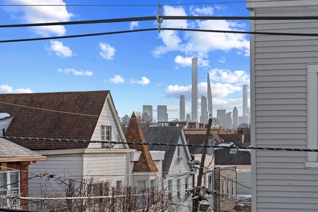 Building Photo - 4017 Hudson Ave