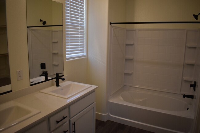 Building Photo - 399 Gallaway Ct