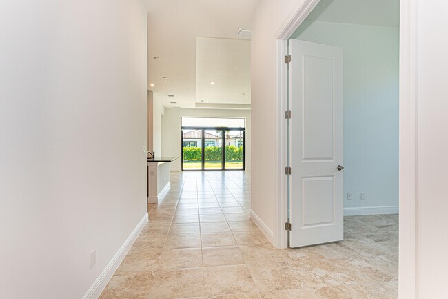Building Photo - 9155 SW Esule Way