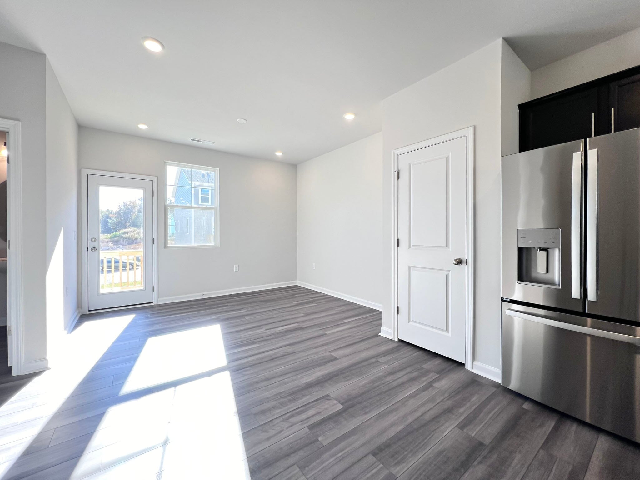 Building Photo - 1988 Rosedale Ridge Ave