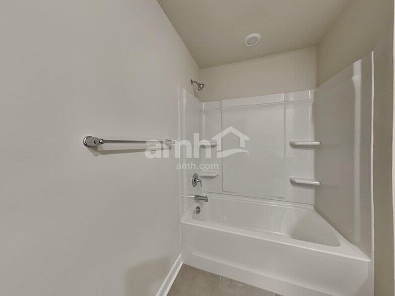 Building Photo - 223 Maxwell Dr