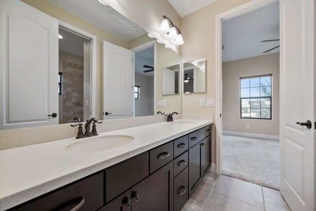 Building Photo - 3 BIG BEDROOMS, 3 FULL BATH MODERN HOME FOR RENT IN ARRIVAS VILLAGE!