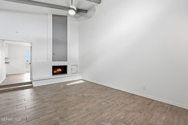 Building Photo - 3540 E Glen Dr