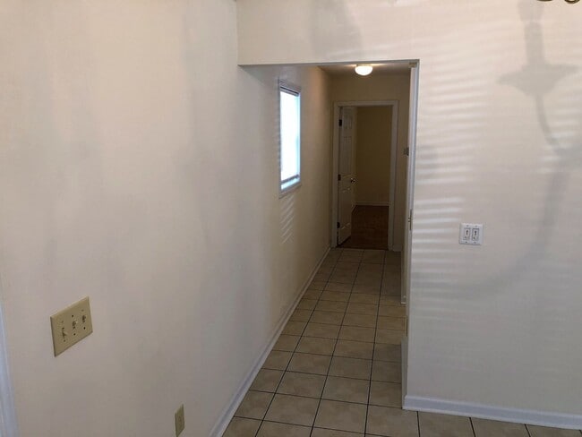 Building Photo - Great Bungalow in 28409! 2 Bed / 2 Bath