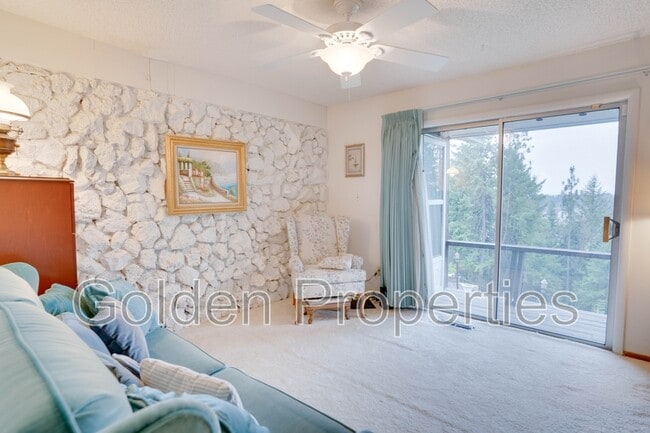 Building Photo - 1415 Crestline Dr