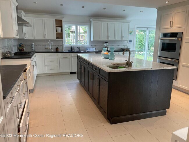 Building Photo - 516 Page Ave