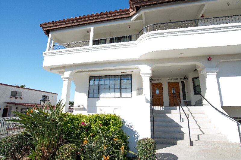 Building Photo - 210 Avenida Montalvo