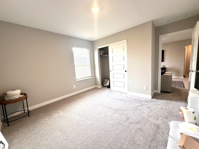 Building Photo - Furnished House in Avon
