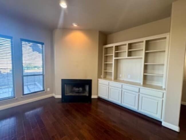 Building Photo - 3327 Bay W Blvd