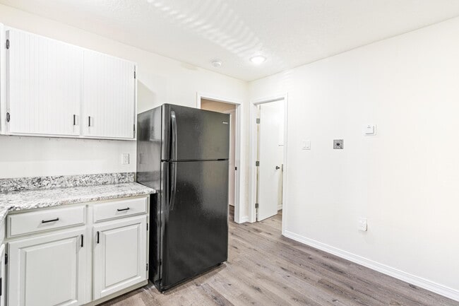 Building Photo - 208 13th St NW