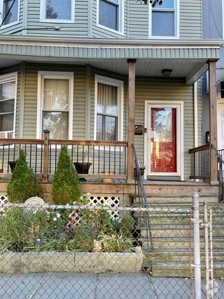 Building Photo - 19 Pearsall Ave
