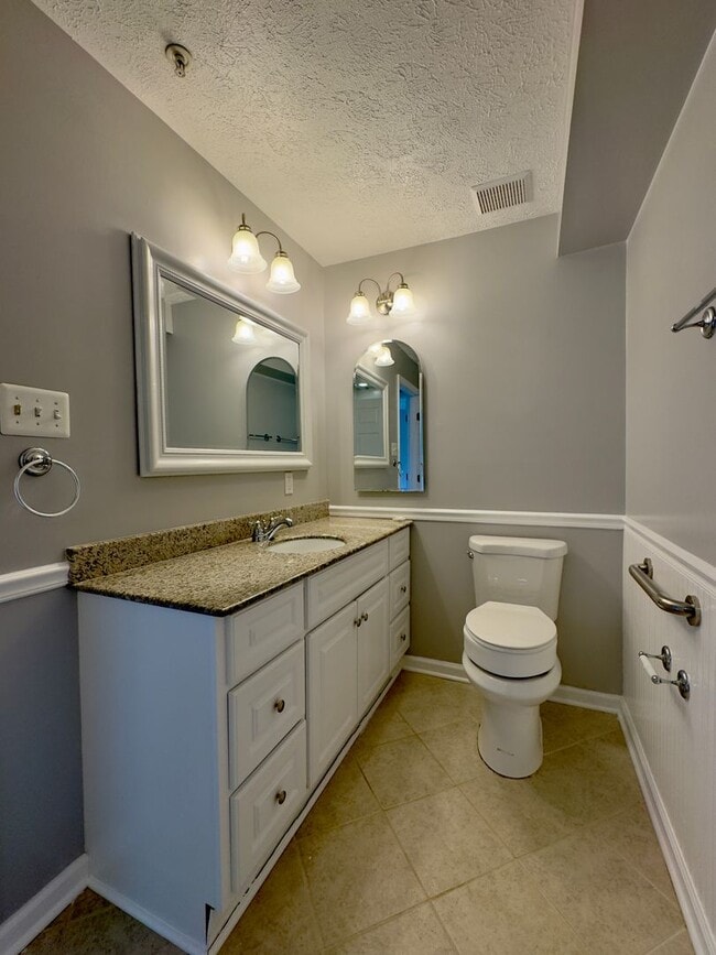 Building Photo - Charming 2 Bedroom/1 Bathroom Townhome in Perry Hall, MD!