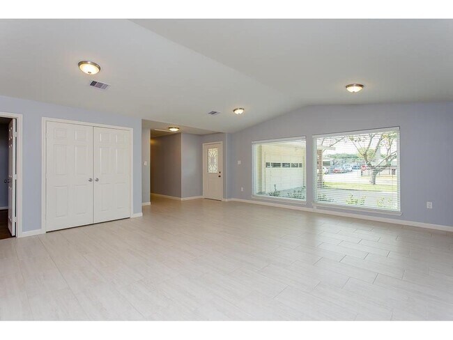 Building Photo - 7413 Albacore Dr