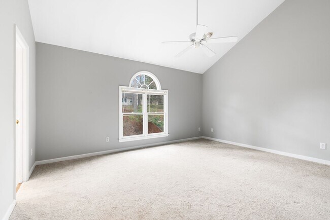 Building Photo - Available 6/9! Fabulous Home in Fantastic Location