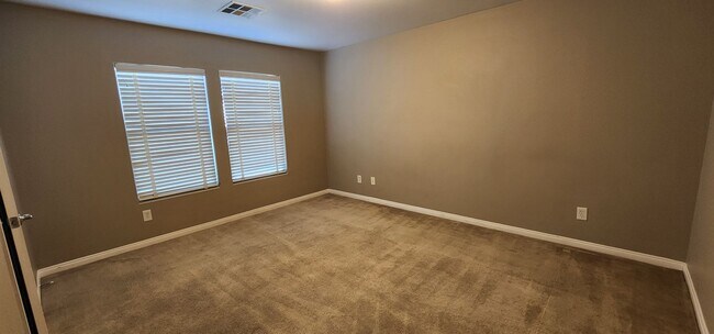 Building Photo - Lone Mountain Heights Luxury Living! 1st-m...