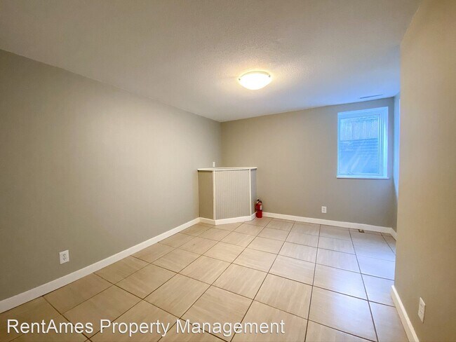 Building Photo - 525 Welch Ave