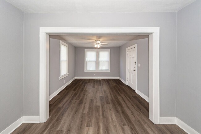 Building Photo - 2620 Woodlawn Ave