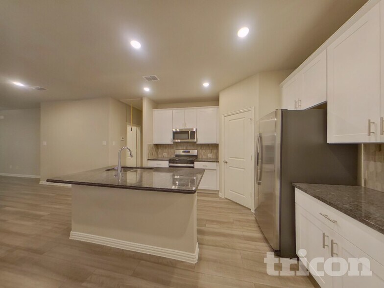 Building Photo - 1805 Ash Oak Ln