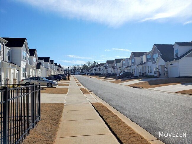 Building Photo - 210 Woodhouse Wy