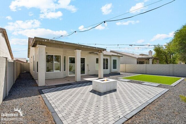 Building Photo - Beautiful 4Bdm 2Ba Home with Private Backyard in Gilbert!