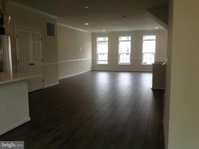 Building Photo - 204 Upper Brook Terrace