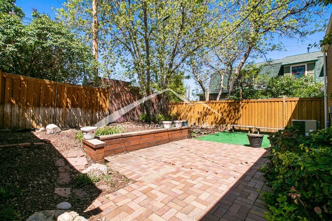 Building Photo - Beautiful Home With Central A/C and Enclosed Backyard