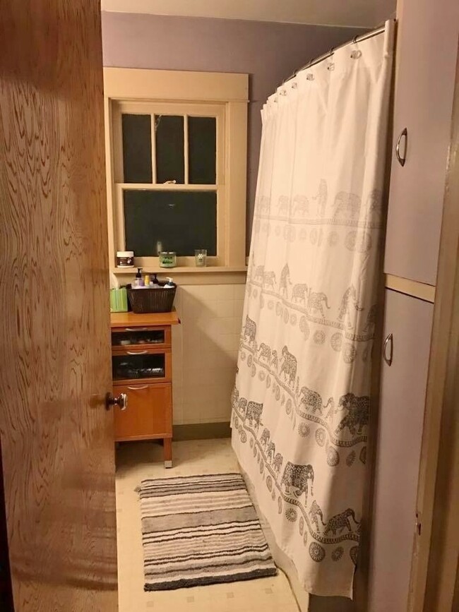 Building Photo - Cute 2 bed/1 bath bungalow near Springfiel...