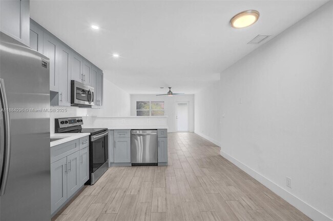 Building Photo - 2618 NE 10th Terrace