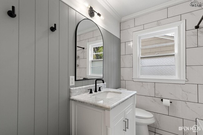 Building Photo - 1644 Ardath Ave