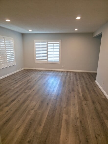 Building Photo - 3870 La Salle Ave