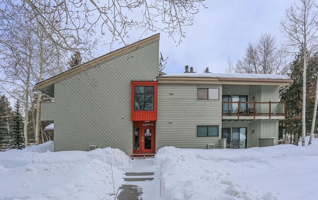 Building Photo - Move in Special! Keystone 2 bed/2bath! Plu...