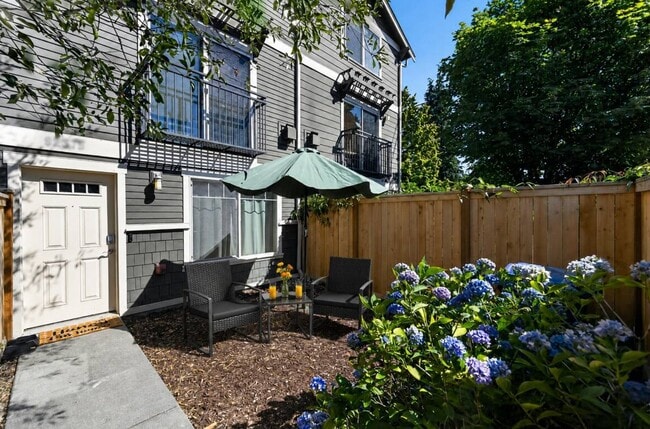 Building Photo - 9237 17th Ave SW