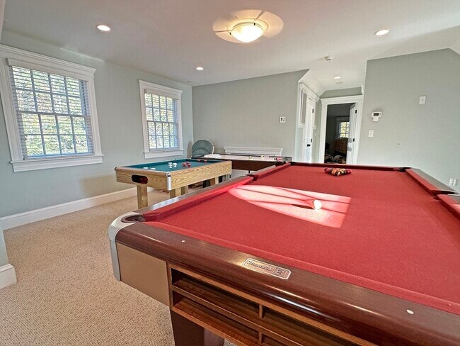 Building Photo - 66 Forest Ave