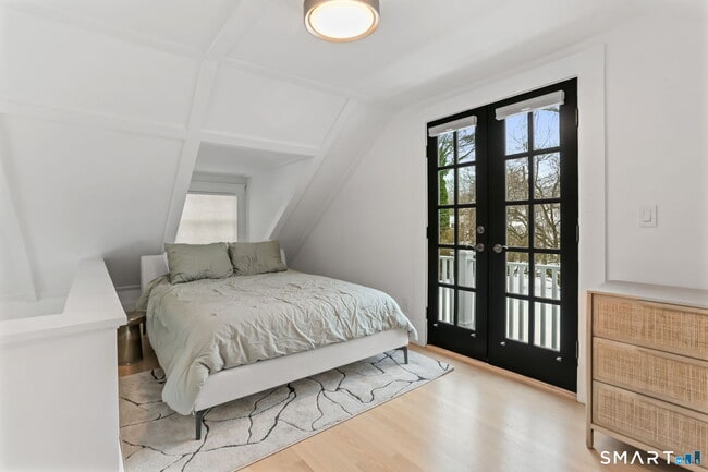 Building Photo - 3 Riverview Rd