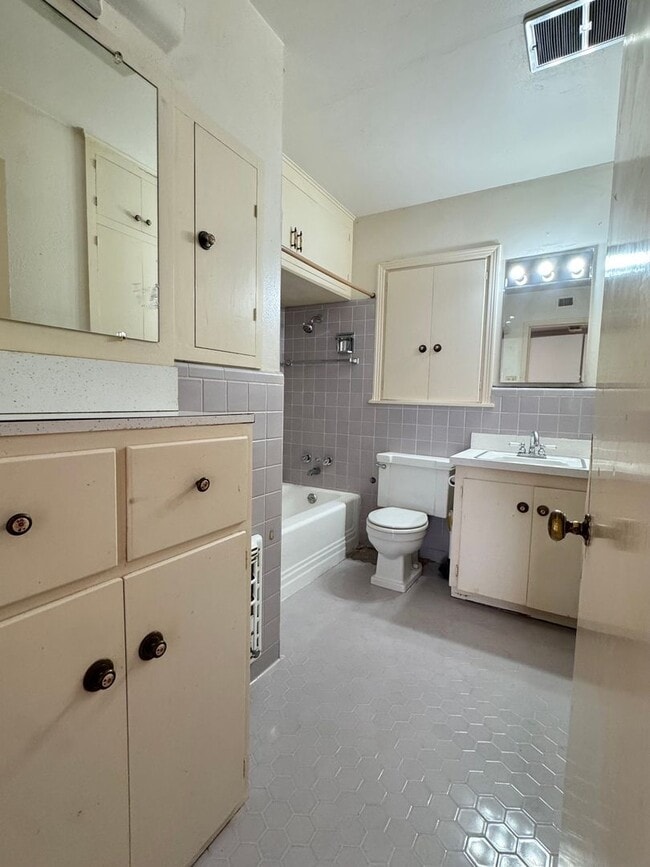 Building Photo - NOW AVAILABLE - 2-Bedroom Duplex Near ASU Campus + Water/Sewer/Trash Included!