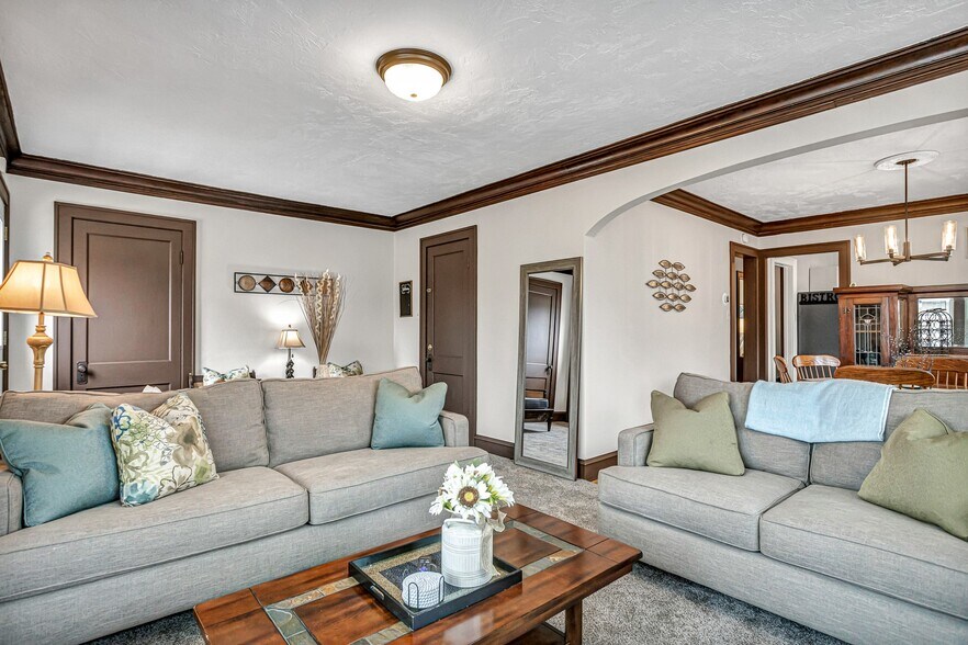 Building Photo - 817 Bell Ave