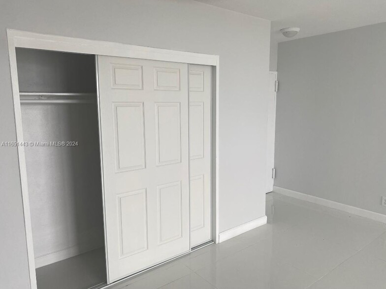Building Photo - 3001 S Ocean Dr