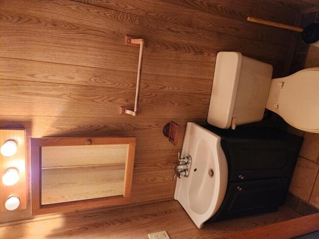 Building Photo - 1716 Menasha Ave