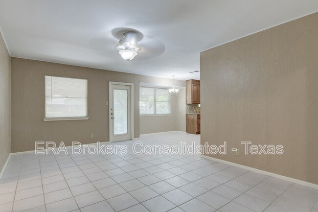 Building Photo - 3214 Leyte St