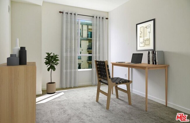 Building Photo - 1120 W 6th St