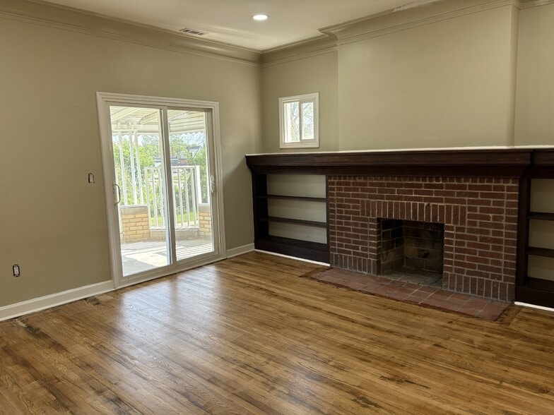 Building Photo - 2536 Calvert St