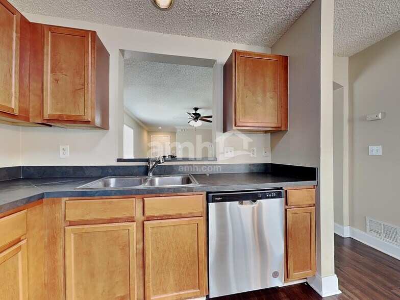 Building Photo - 28721 Seashell Ct