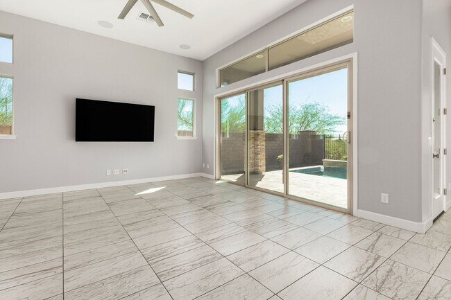 Building Photo - STUNNING HOME IN PEORIA