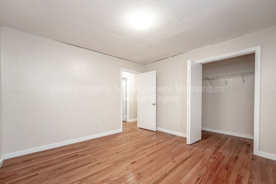Building Photo - 1118 W Fair Play St